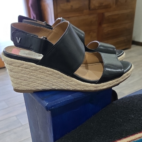 Vionic Stylish Black Wedge Sandals - Picture 1 of 3